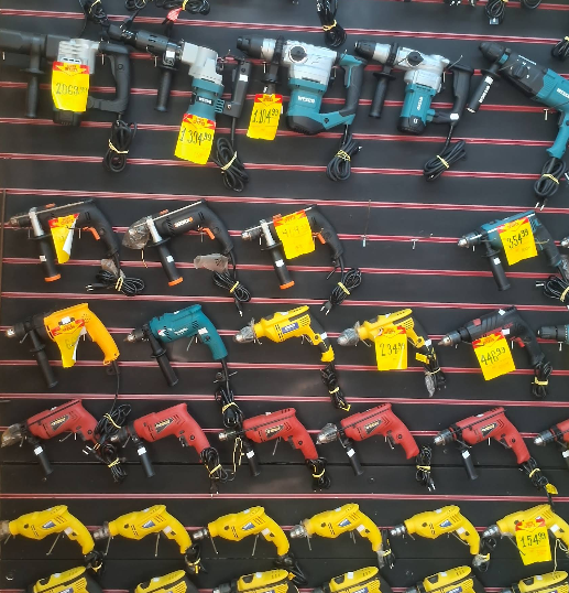 Expositor de furadeiras e marteletes
